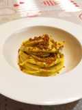 Spaghetti cacio e Ova, pistacchio e finta bottarga