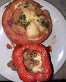 Ajíes y tomates rellenos asados