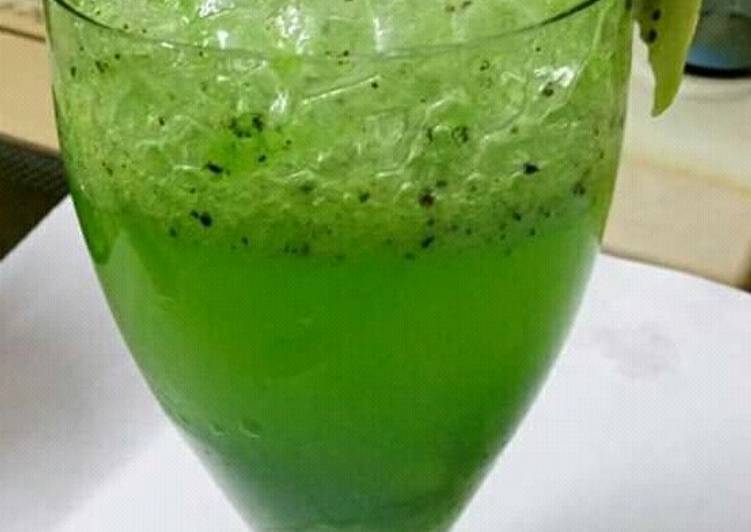 Honeydew kiwifruit smoothie