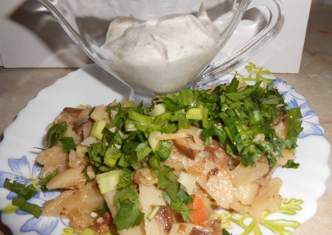 Капуста жареная с картофелем и грибами