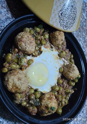 Une photo de Tajine petit pois, boules de dinde et œufs