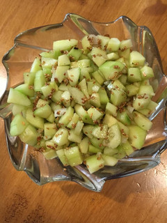 Una foto de Ensalada de pepino con ajonjolí