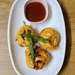 A picture of Batata vada.
