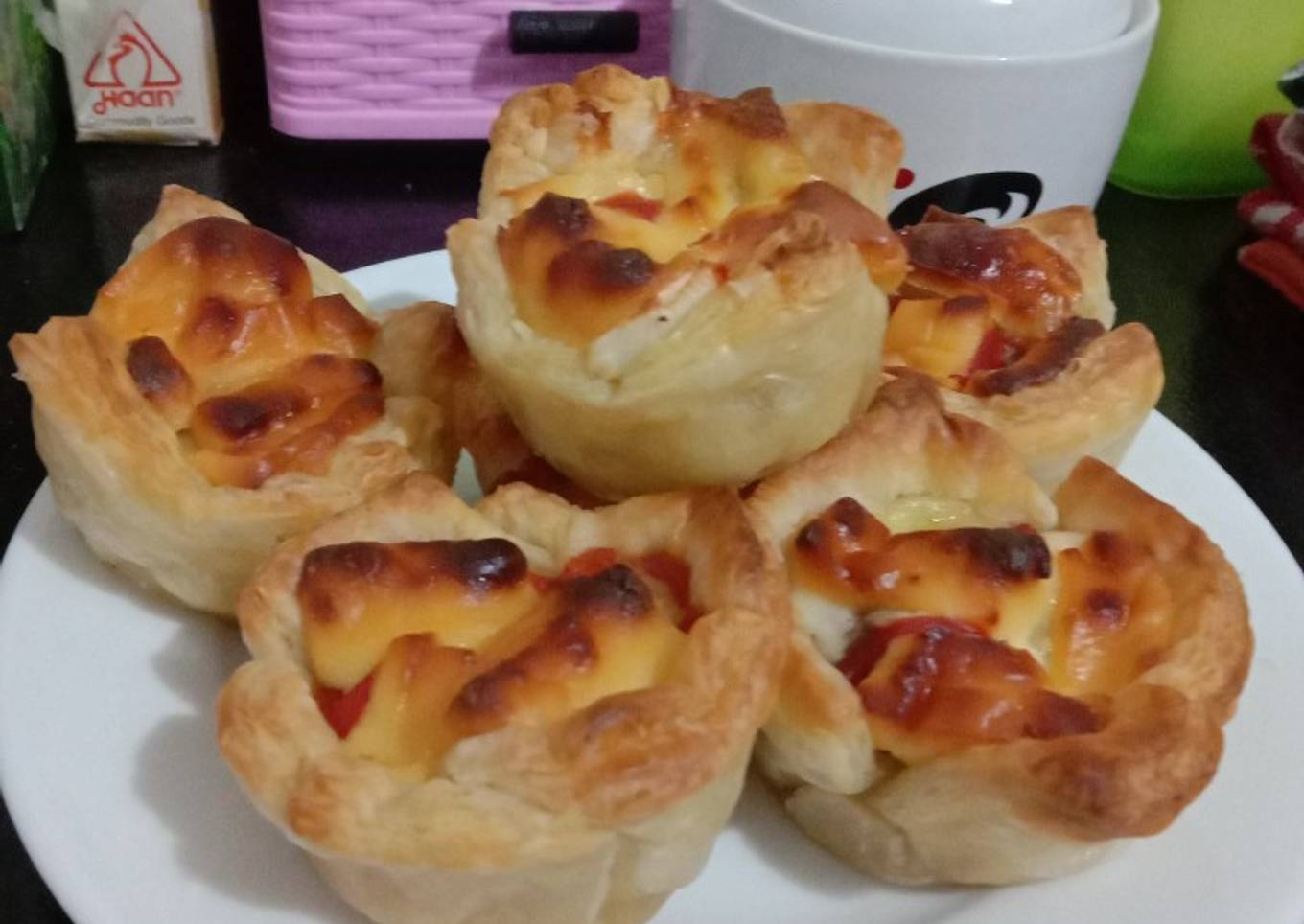 Pastry isi daging sapi dan keju
