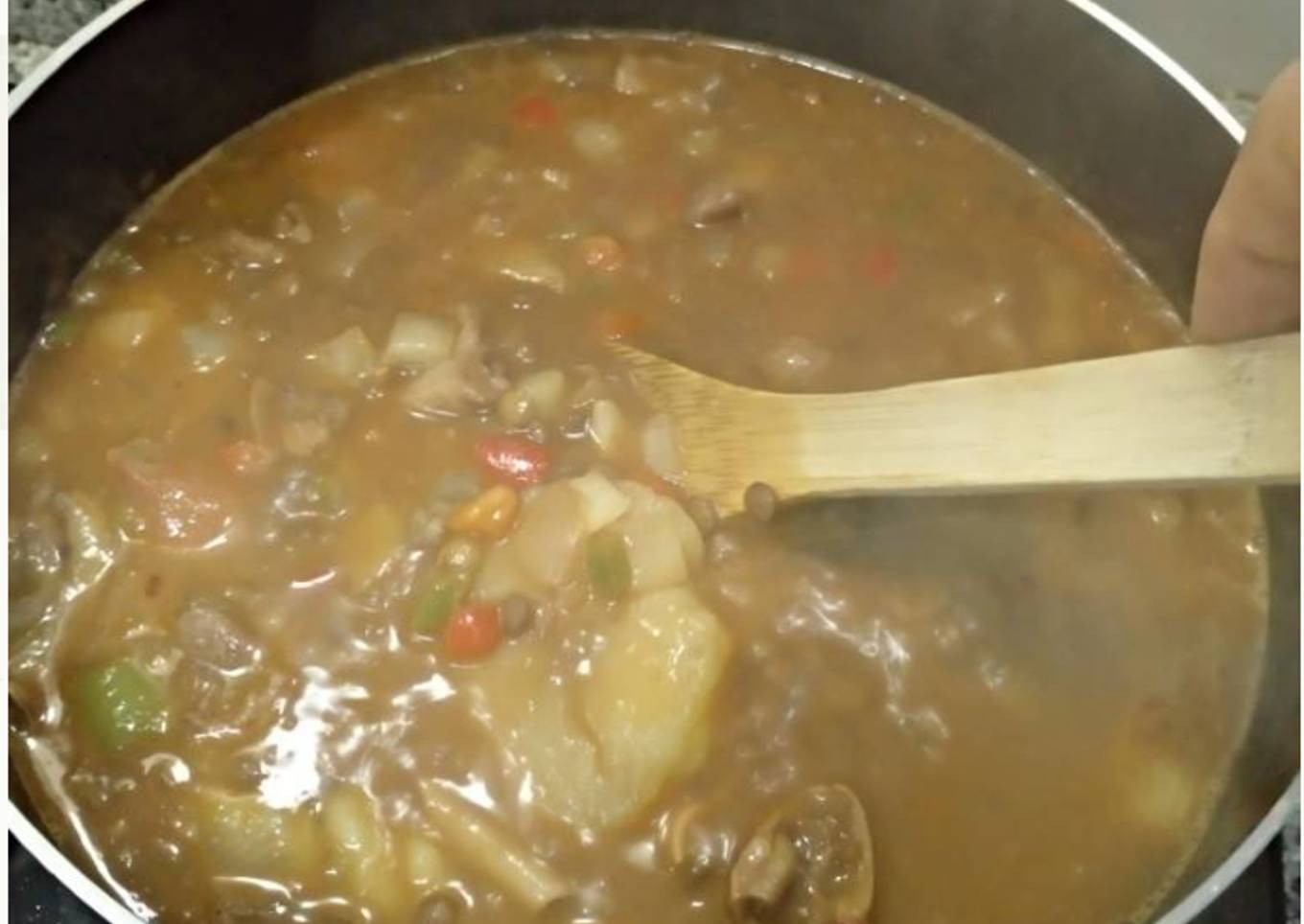 Lentejas con chorizo y oreja adobada