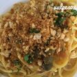 Spaghetti con cipolle di Tropea, zafferano e pane croccante