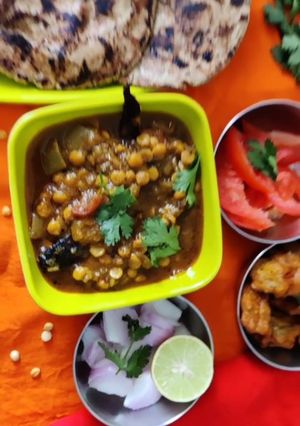 દૂધી અને ચણા દાળ નું શાક (Dudhi Chana Dal Shak Recipe In Gujarati) રેસીપી મુખ્ય ફોટો