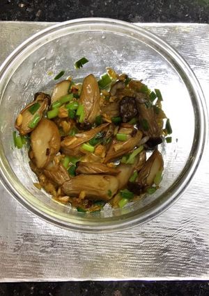Hình của món Nấm đùi gà chiên bơ tỏi.