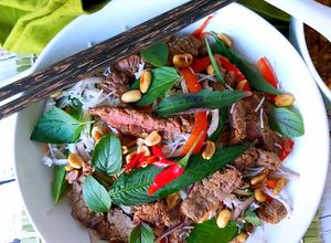 Une photo de Salade de bœuf aux vermicelles Thaï