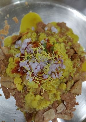 A picture of Dal Pakwan.