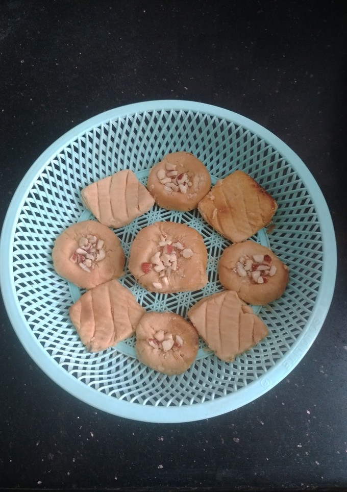 * கோதுமை மாவு பிஸ்கெட்*(wheat biscuit recipe in tamil) செய்முறை முக்கிய புகைப்படம்