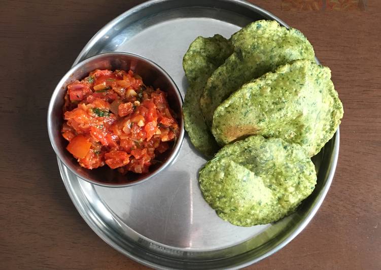 Palak-Methi Poori with tomato chutney