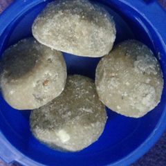 A picture of Aate ki Pinni.