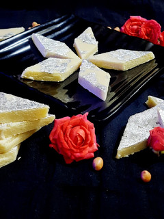 மிருதுவான வேர்க்கடலை கட்லி (soft peanut katli recipe in tamil) செய்முறை முக்கிய புகைப்படம்