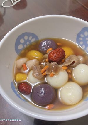 桂圓紅棗茶+包餡湯圓芋圓！（有牙齒的寶貝，腸胃還不錯的，可以試著剪小口給寶貝嘗試看看喔） 的食譜成品照片