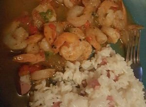Una foto de Camarones a la Criollo🍤🍤🍜