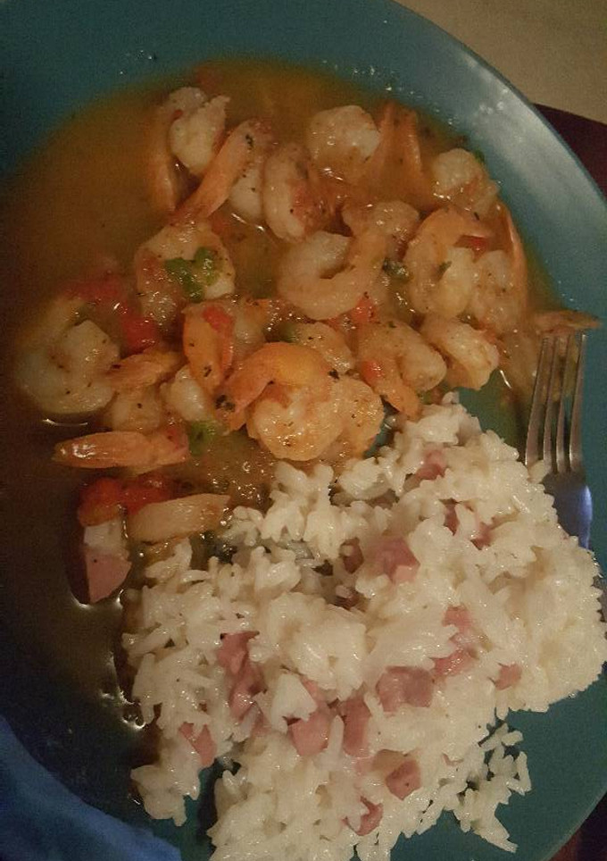 Una foto de Camarones a la Criollo🍤🍤🍜