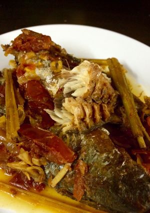 Hình của món Cá Nục kho sả, cà chua.