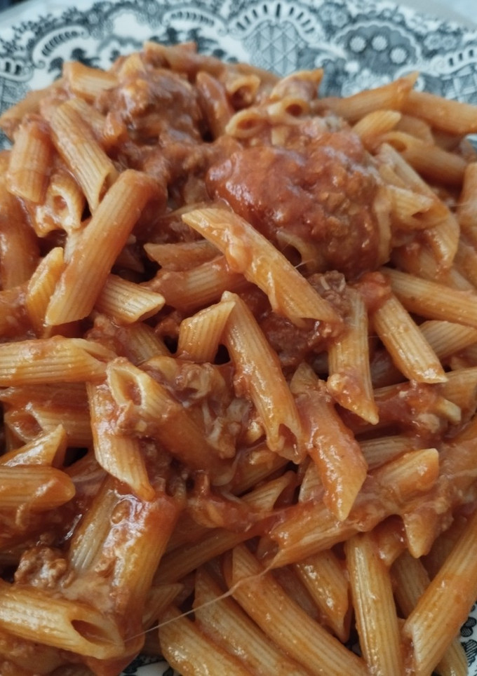 Una foto de Macarrones con tomate, atún y queso