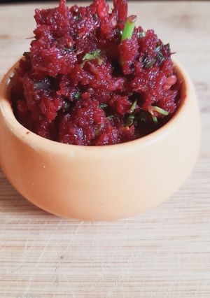 बीटाची चटपटीत चटणी (Beetachi Chutney Recipe In Marathi) रेसिपी चे मुख्य फोटो 