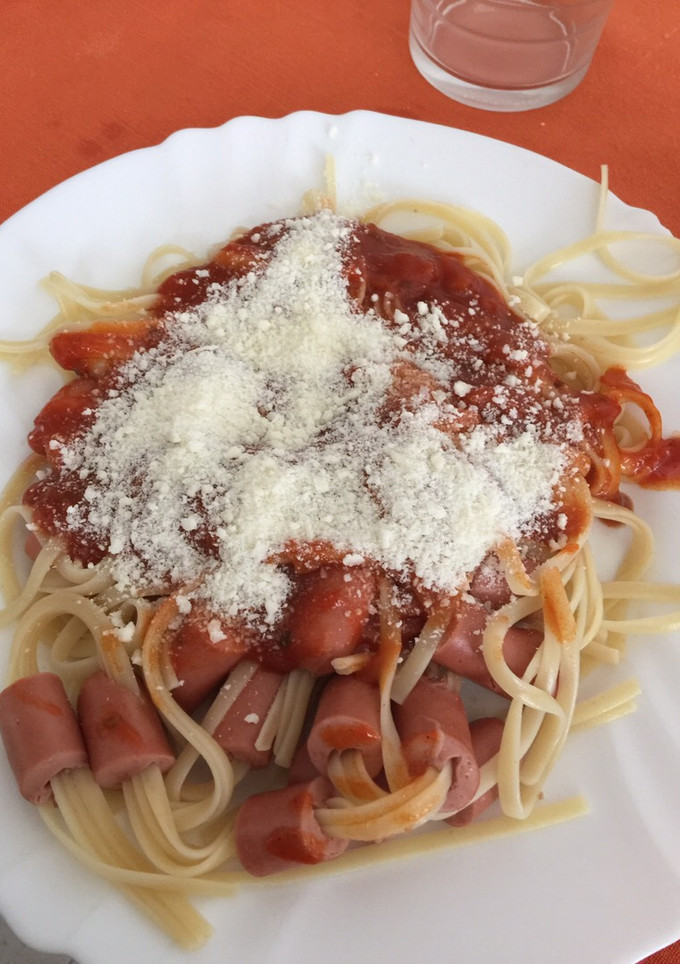 Una foto de Pasta básica con salchichas