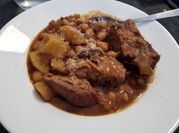 Una foto de churrasco de cerdo olla