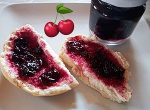 Una foto de Mermelada de cerezas 🍒 casera