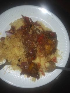 Cuscus da miyar albasa ainihin hoton girkin