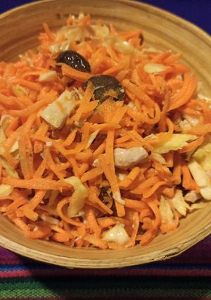 Una foto de Ensalada de zanahoria y pollo