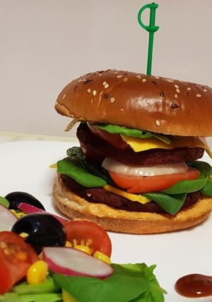 O poză a rețetei Burger de vită cu ou.