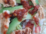 Una foto de chicharrón con nopales