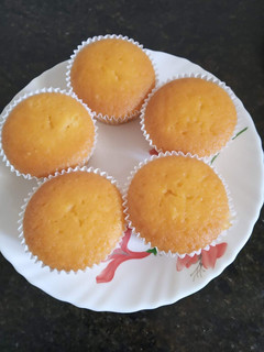 மாம்பழ கப் கேக் (Maambala cup cake recipe in tamil) செய்முறை முக்கிய புகைப்படம்