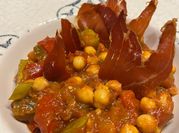 Una foto de berenjena calabacín pimiento