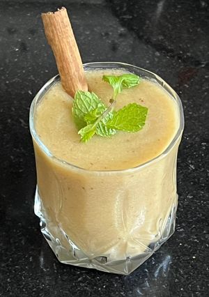 A picture of Muskmelon 🍈 Apple 🍎 & Grapes 🍇 Smoothie.