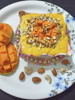 મેંગો રબડી (Mango Rabdi Recipe in Gujarati) રેસીપી મુખ્ય ફોટો