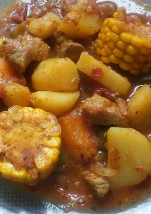 Una foto de Estofado de papas con pechito de cerdo 💪👌😋😋