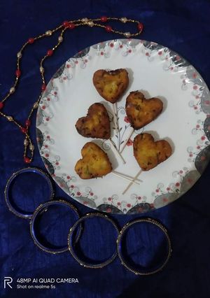 हार्ट शेप आलू टिक्की (Heart shape aloo tikki recipe in hindi) रेसिपी मुख्य फोटो