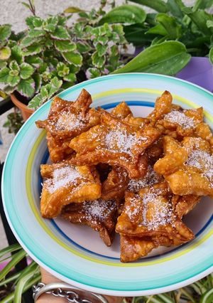Una foto de Pastelitos dulces con tapas de empanadas 😋
