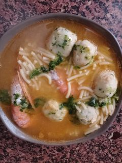 Una foto de Sopa de Albóndigas de Merluza