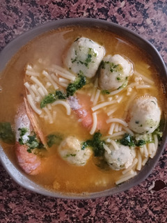 Una foto de Sopa de Albóndigas de Merluza
