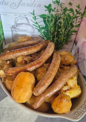 Une photo de Cocotte campagnarde de pommes de terre et chipolatas 😁