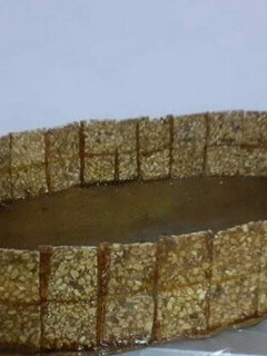 તલ સીંગ ની ચીકી બોટ(Tal Sing Chiki Boat Recipe In Gujarati) રેસીપી મુખ્ય ફોટો