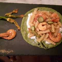 Foto di Fusilli con mazzancolle su vellutata di zucchine e burrata