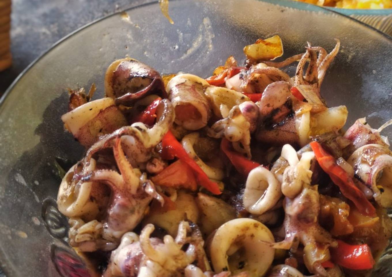 Kumi Hitam Sul Tiram