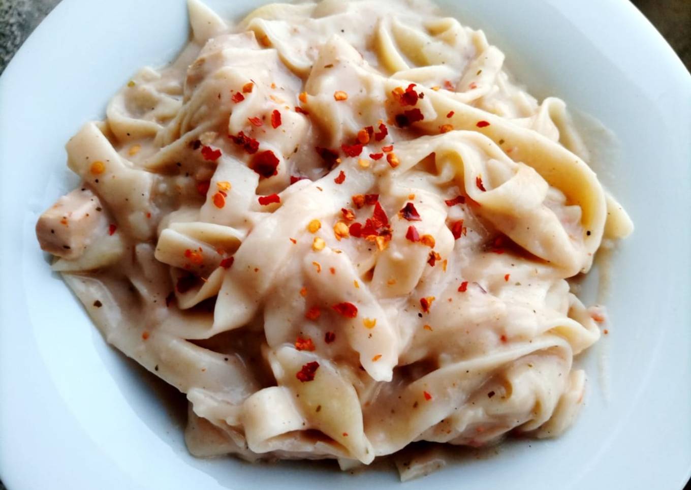 Easy Chicken Alfredo pasta