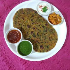 A picture of Methi thepla.