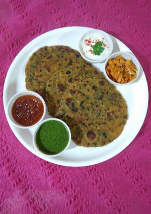 A picture of Methi thepla.
