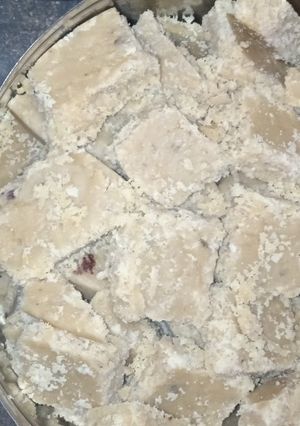 मावे की बर्फी (mawe ki barfi recipe in Hindi) रेसिपी मुख्य फोटो