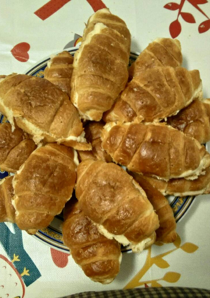 Una foto de Bollos rellenos de crema pastelera