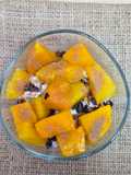 Postrecito tibio de mango y nibs de cacao sobre ricota entera 🥭De invierno con toque tropical 🍹